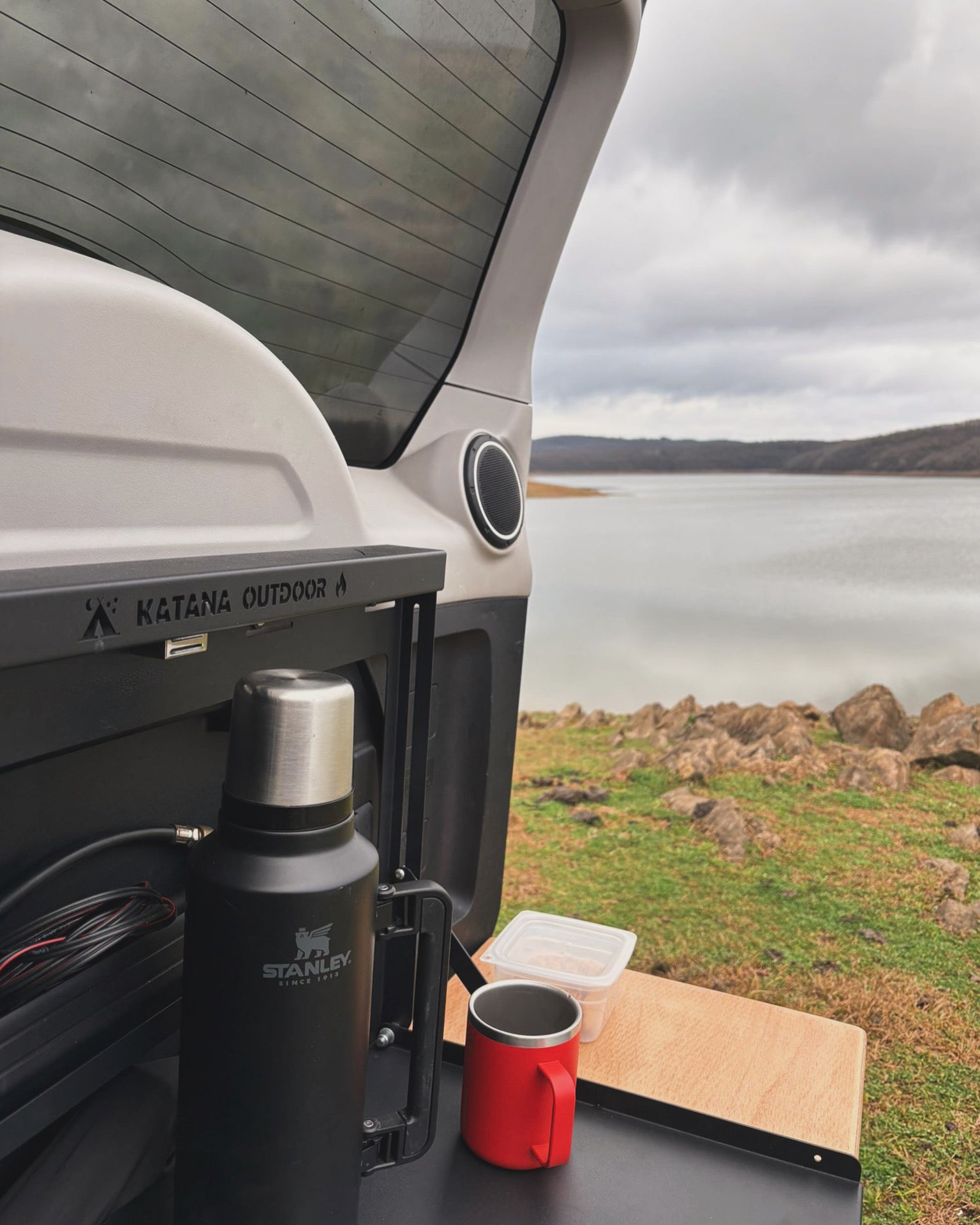 【BACK CHANNEL】キャンプテーブル UNIVERSAL EXTENDABLE TAILGATE TABLE – KATANA OUTDOOR
