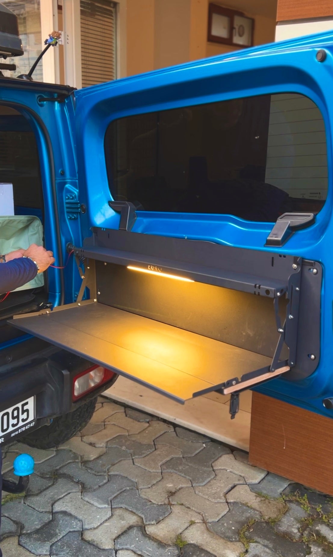 SUZUKI JIMNY TAILGATE TABLE – KATANA OUTDOOR