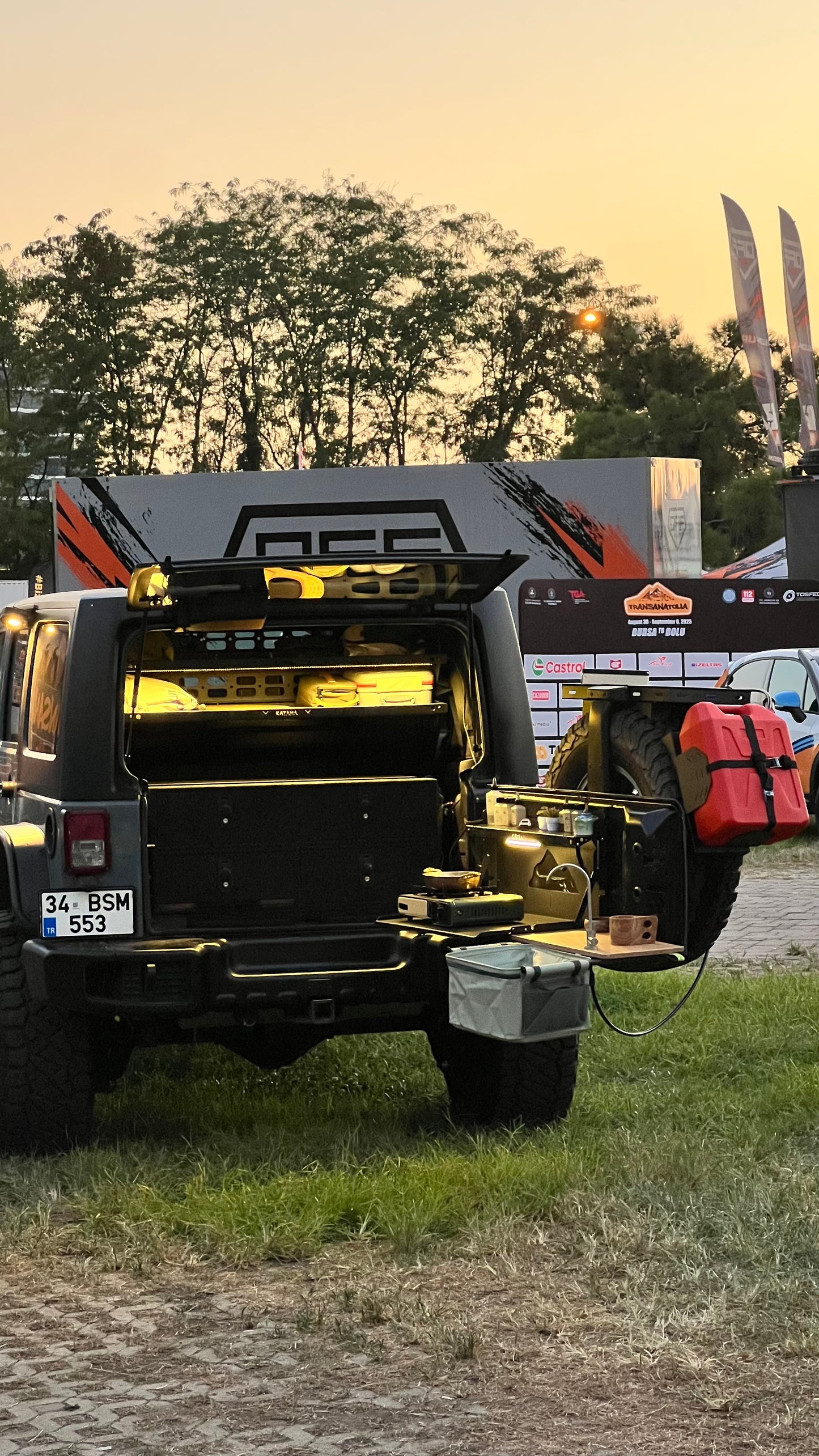 JEEP WRANGLER TAILGATE TABLE